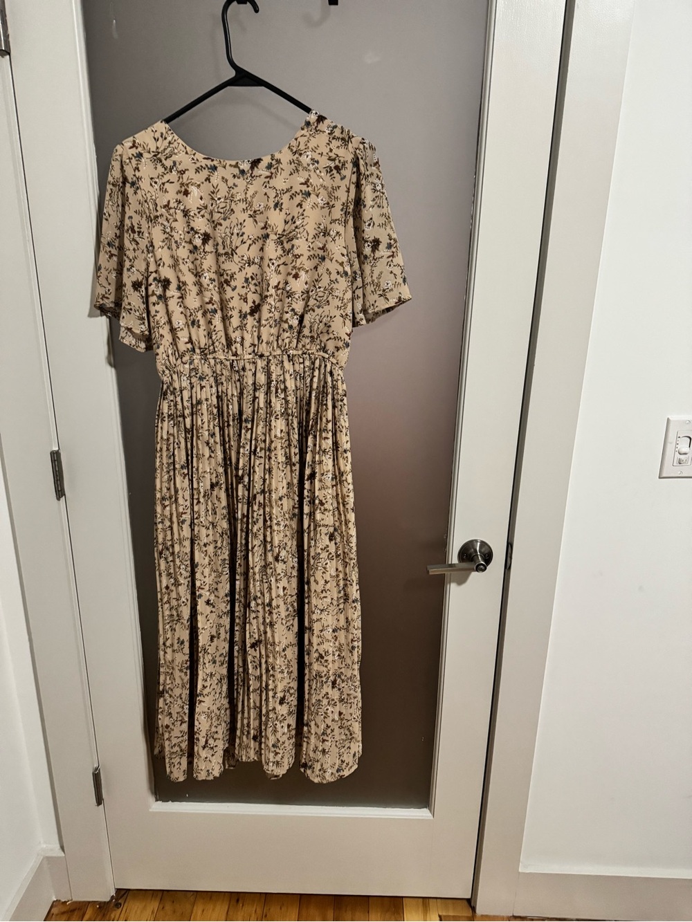 Women’s Beige Floral Maxi Maternity Dress